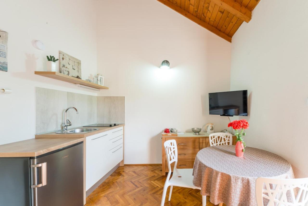 Apartmani Bugenvilija Brbinj Екстериор снимка