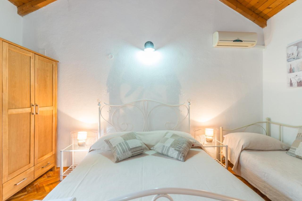 Apartmani Bugenvilija Brbinj Екстериор снимка