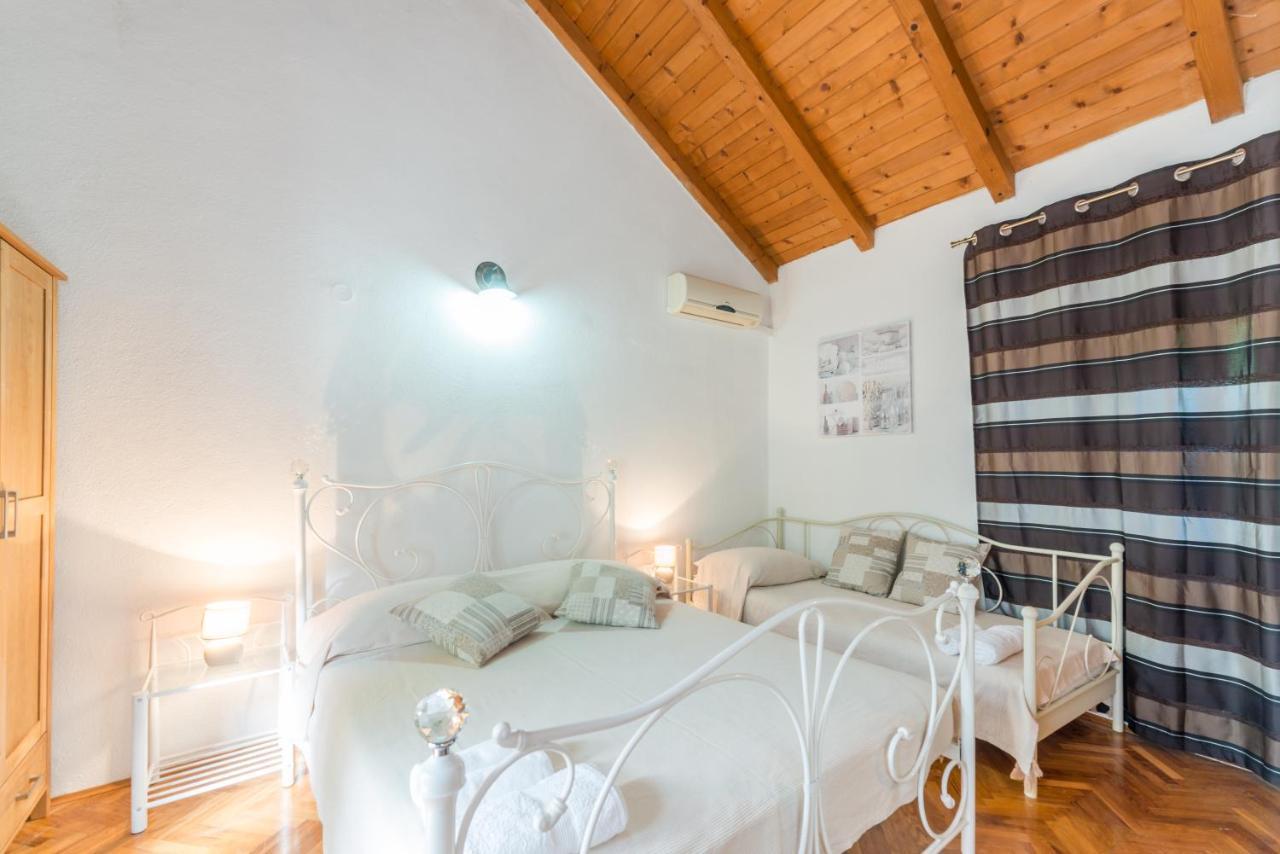 Apartmani Bugenvilija Brbinj Екстериор снимка