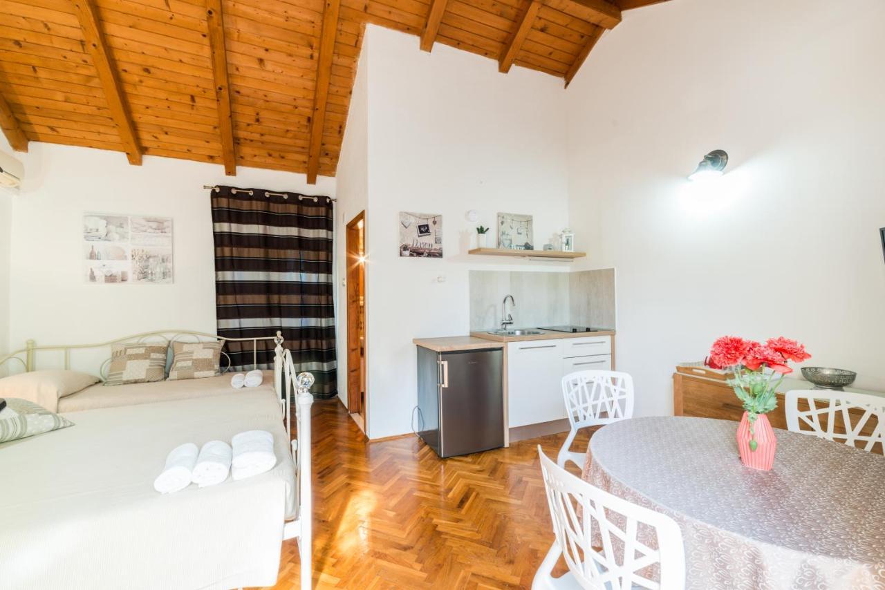 Apartmani Bugenvilija Brbinj Екстериор снимка