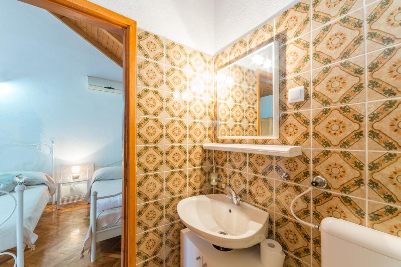 Apartmani Bugenvilija Brbinj Екстериор снимка